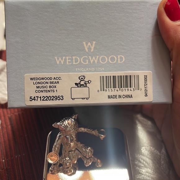 Wedgwood London Bear Music Box - Picture 3 of 8
